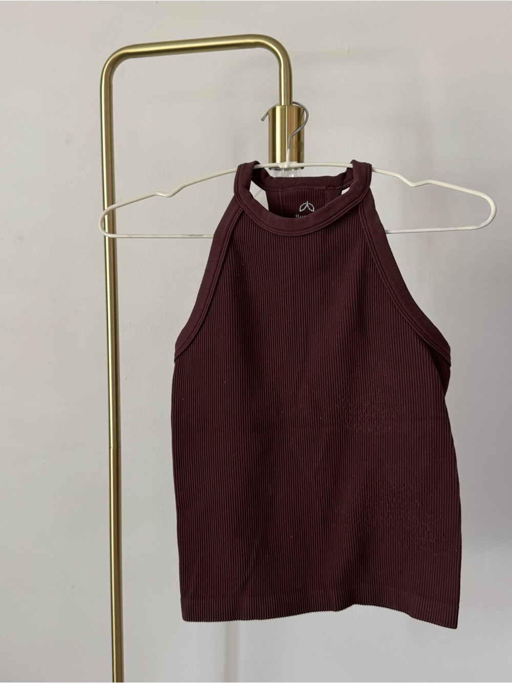 Sleeveless Ribbed High-Neck Tank Top in Burgundy